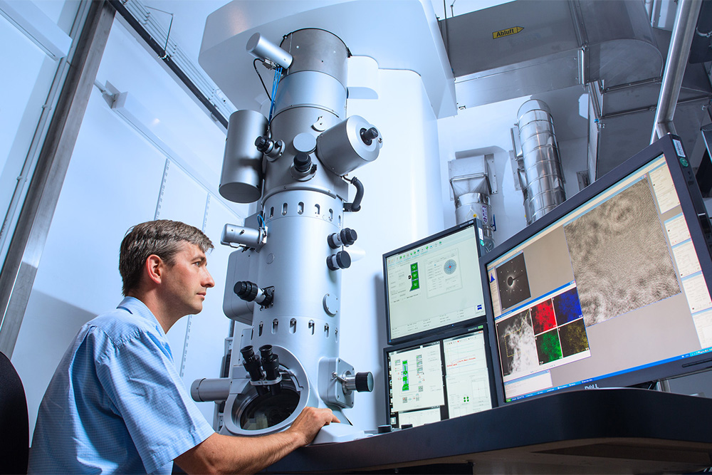 Analytic transmission electron microscope for bio-materials characterization, TEM.
